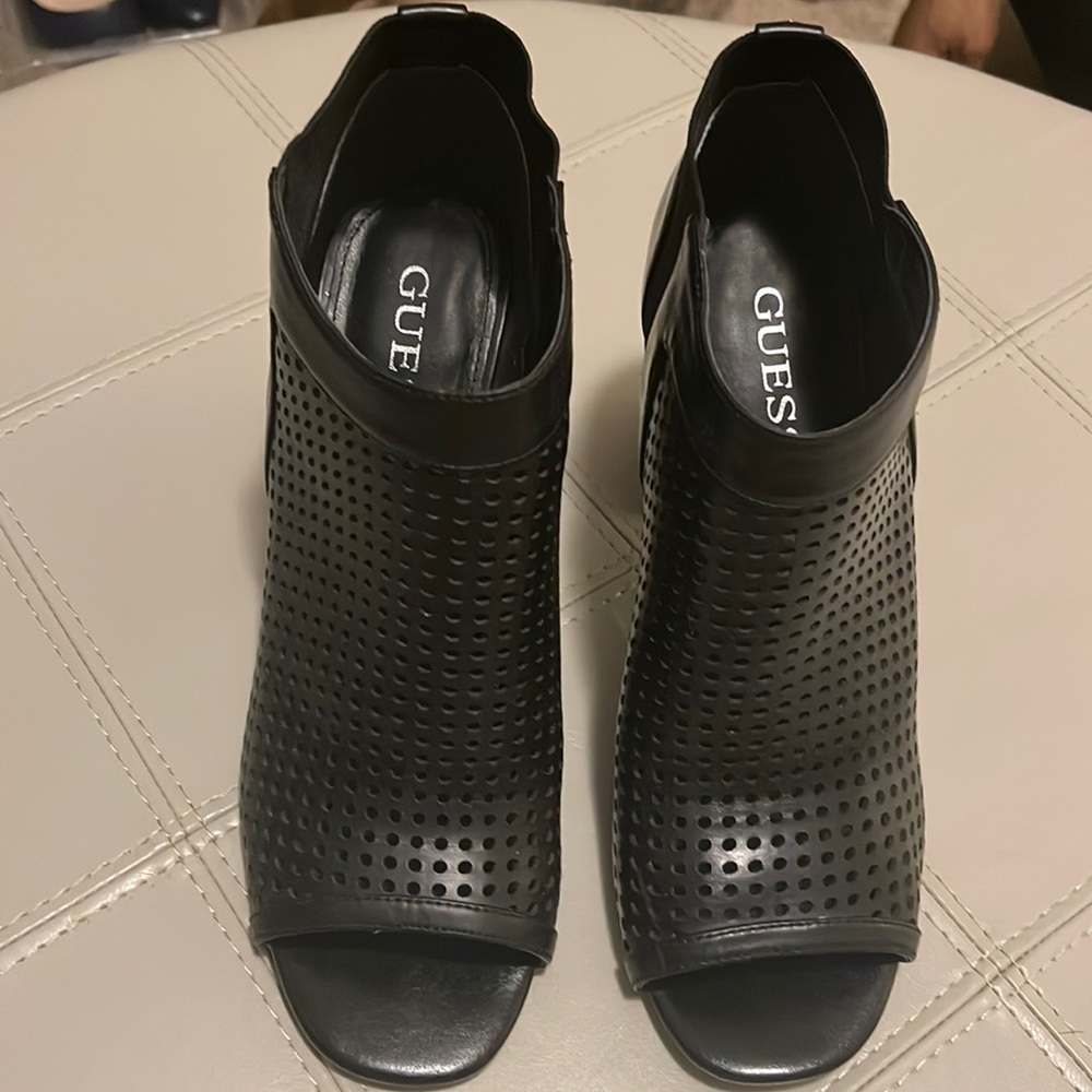 Black Guess peep toe pumps 8.5
